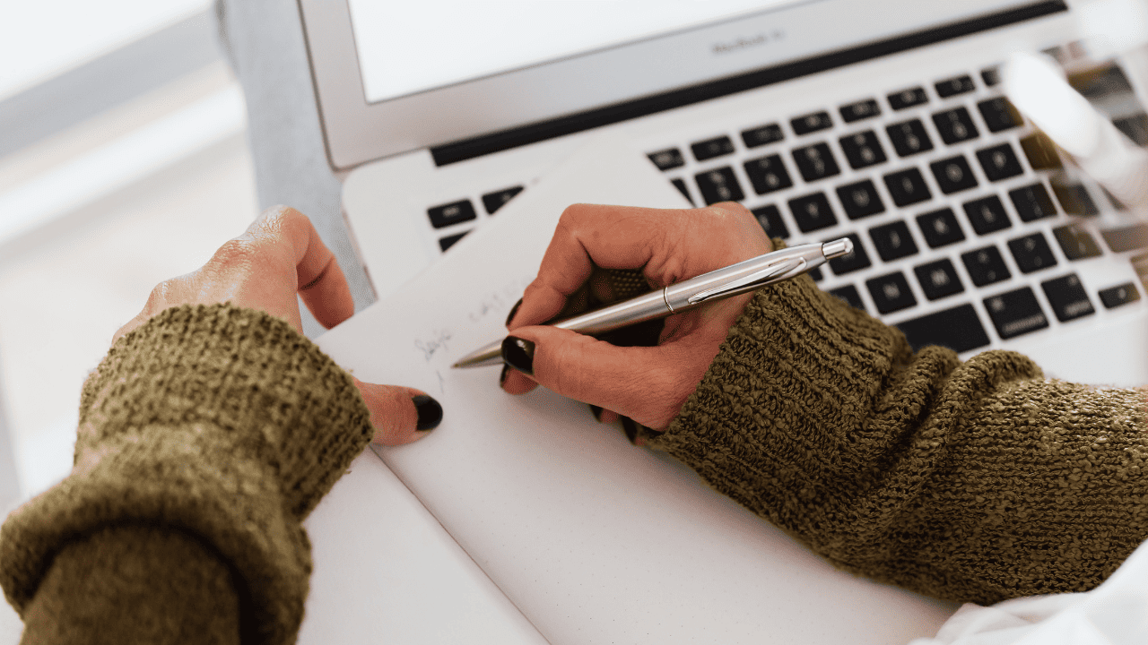 B2B Copywriting Rehberi: İkna Eden Satış Metni Yazma Kapsamlı Kılavuzu